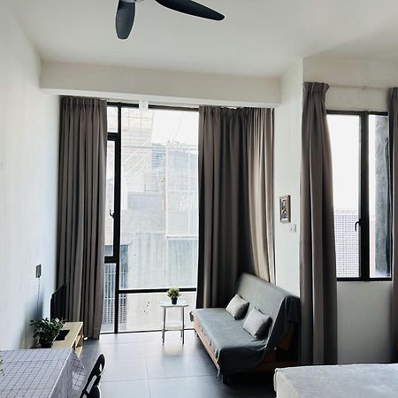 Five Studio - Empire Damansara Петалинг-Джая Экстерьер фото