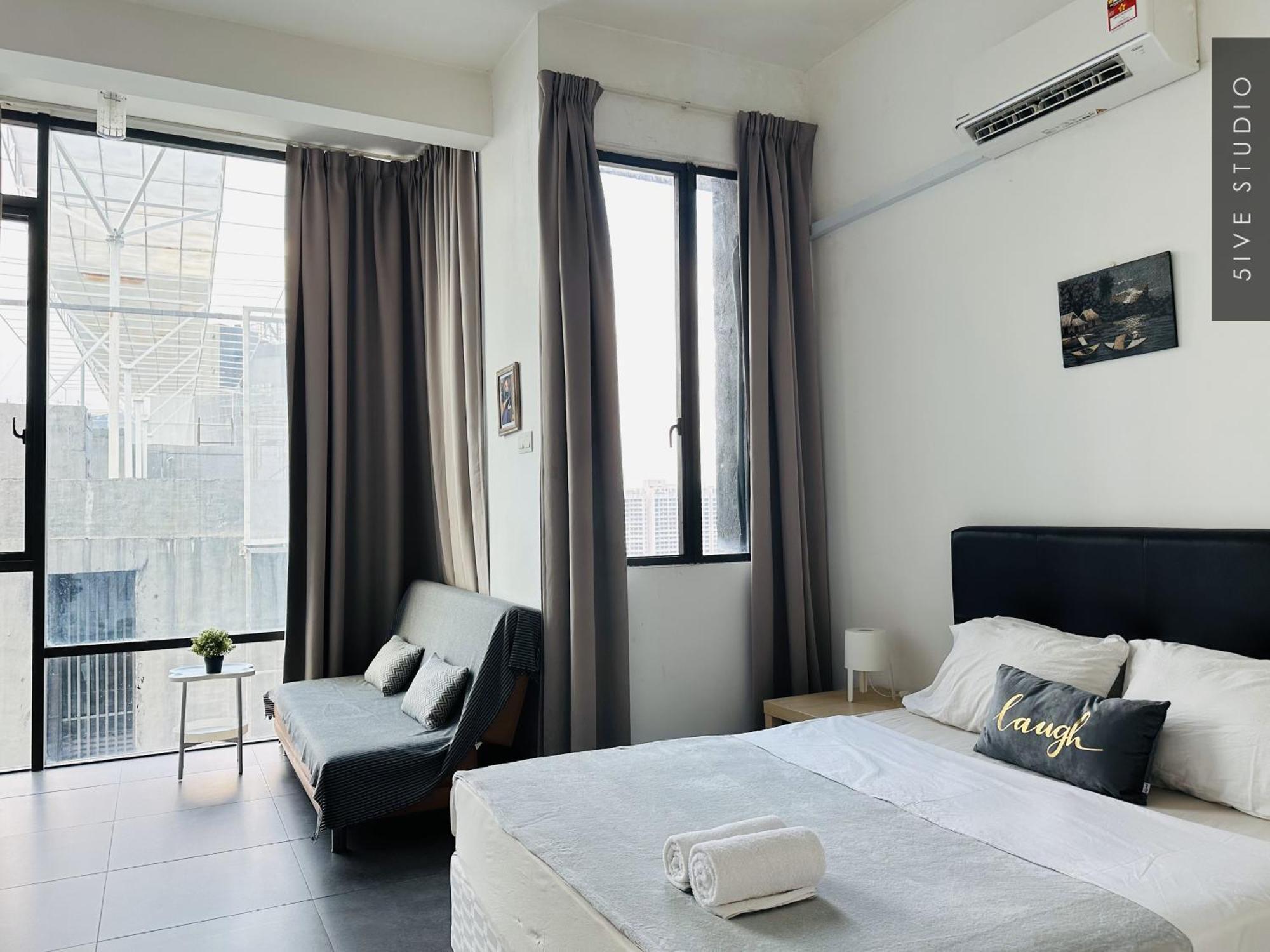Five Studio - Empire Damansara Петалинг-Джая Экстерьер фото