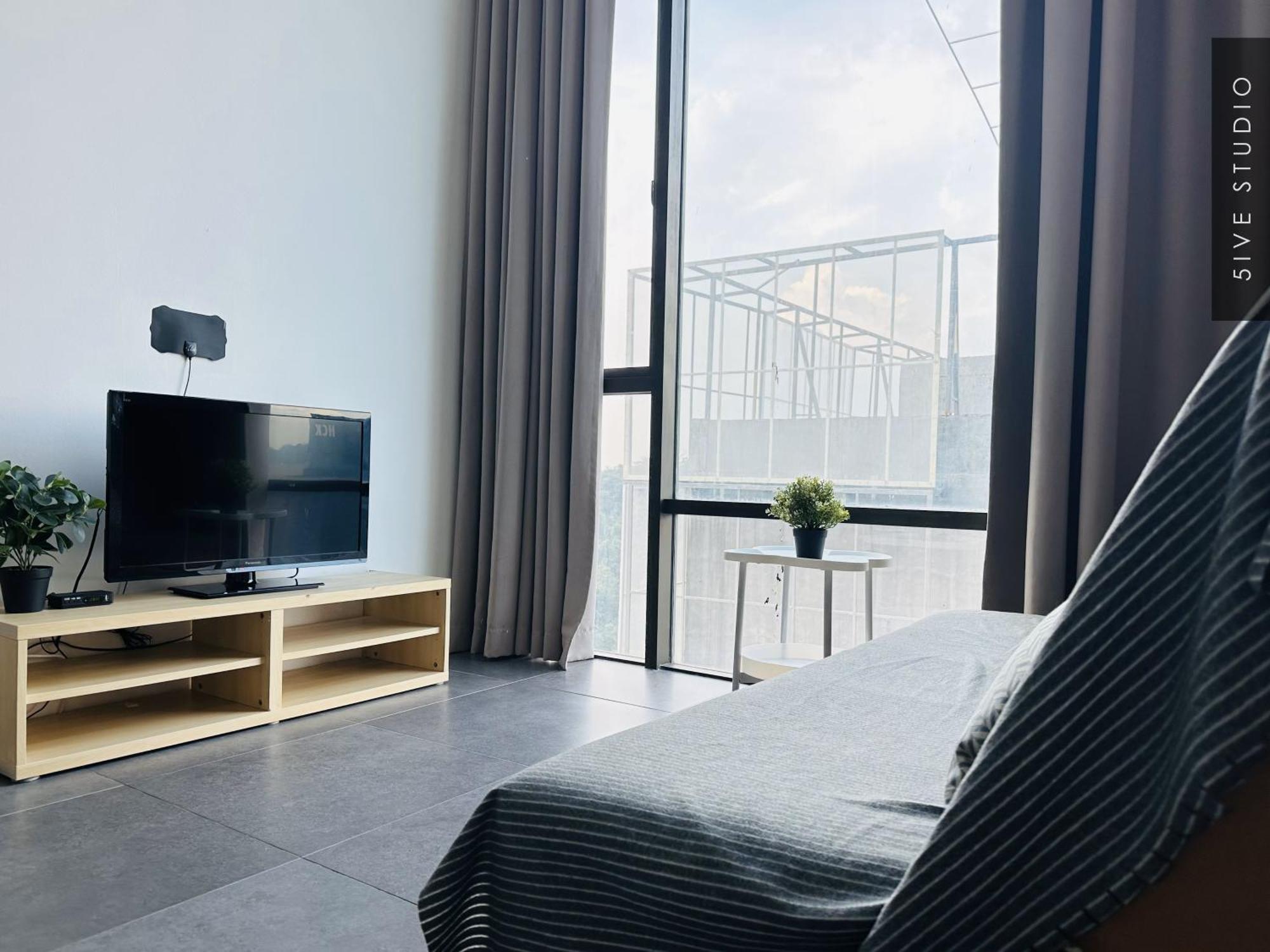 Five Studio - Empire Damansara Петалинг-Джая Экстерьер фото