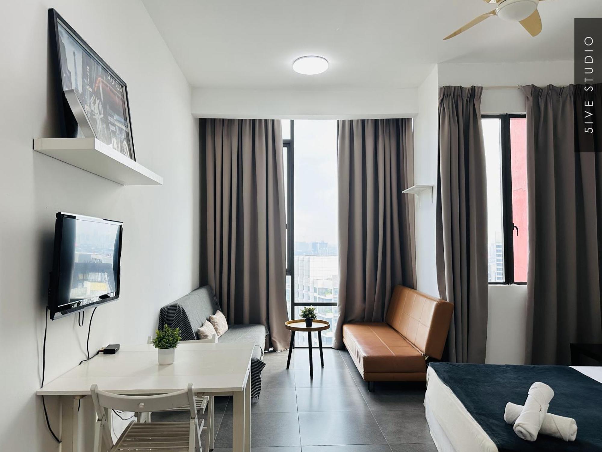 Five Studio - Empire Damansara Петалинг-Джая Экстерьер фото