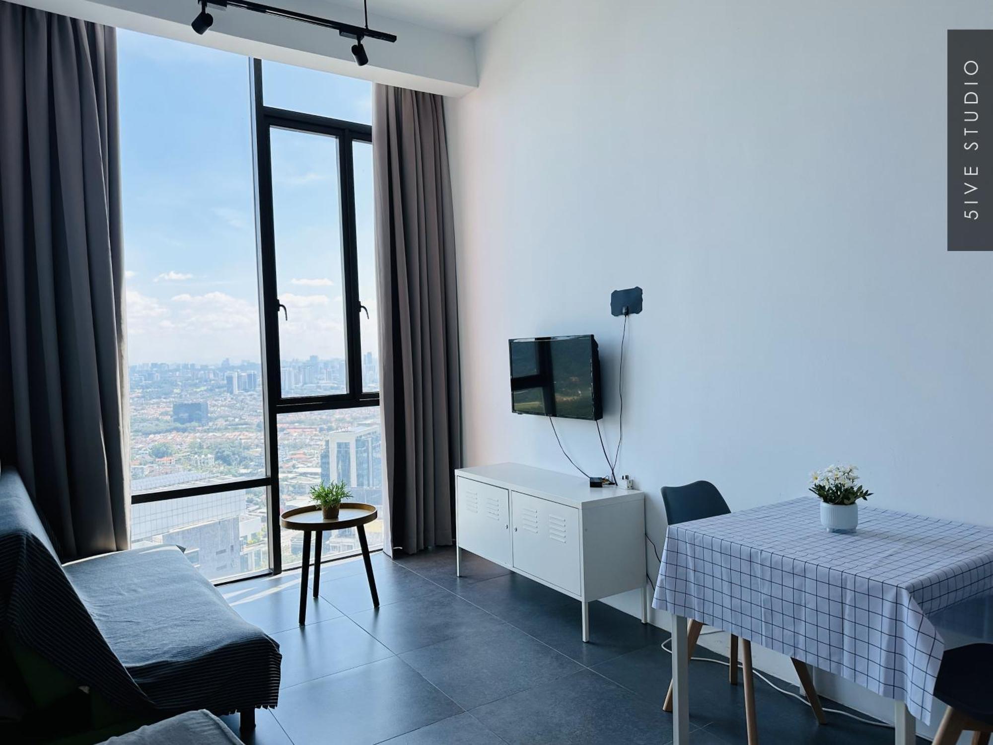 Five Studio - Empire Damansara Петалинг-Джая Экстерьер фото