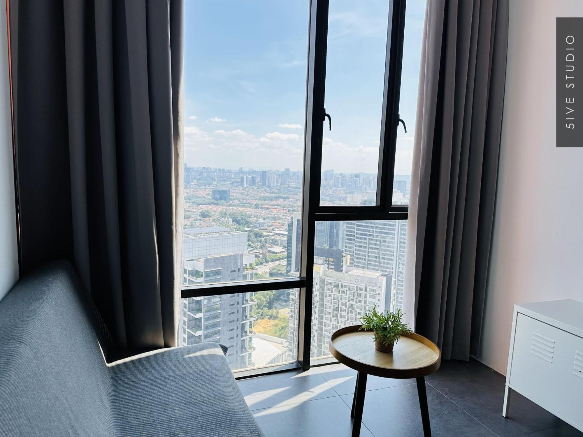 Five Studio - Empire Damansara Петалинг-Джая Экстерьер фото