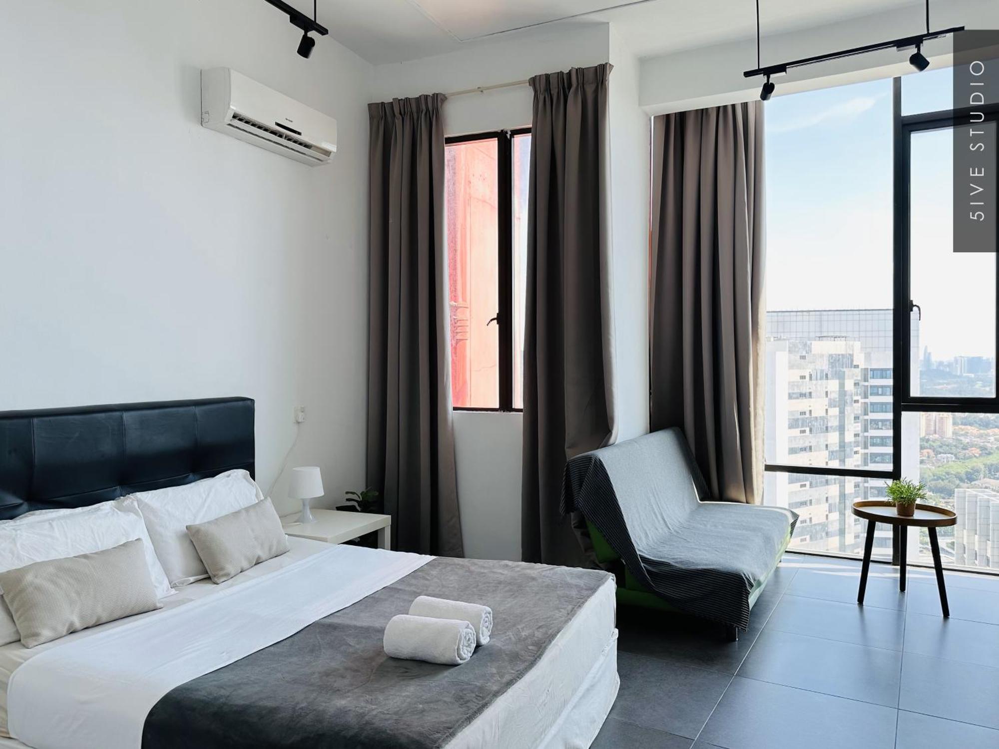 Five Studio - Empire Damansara Петалинг-Джая Экстерьер фото